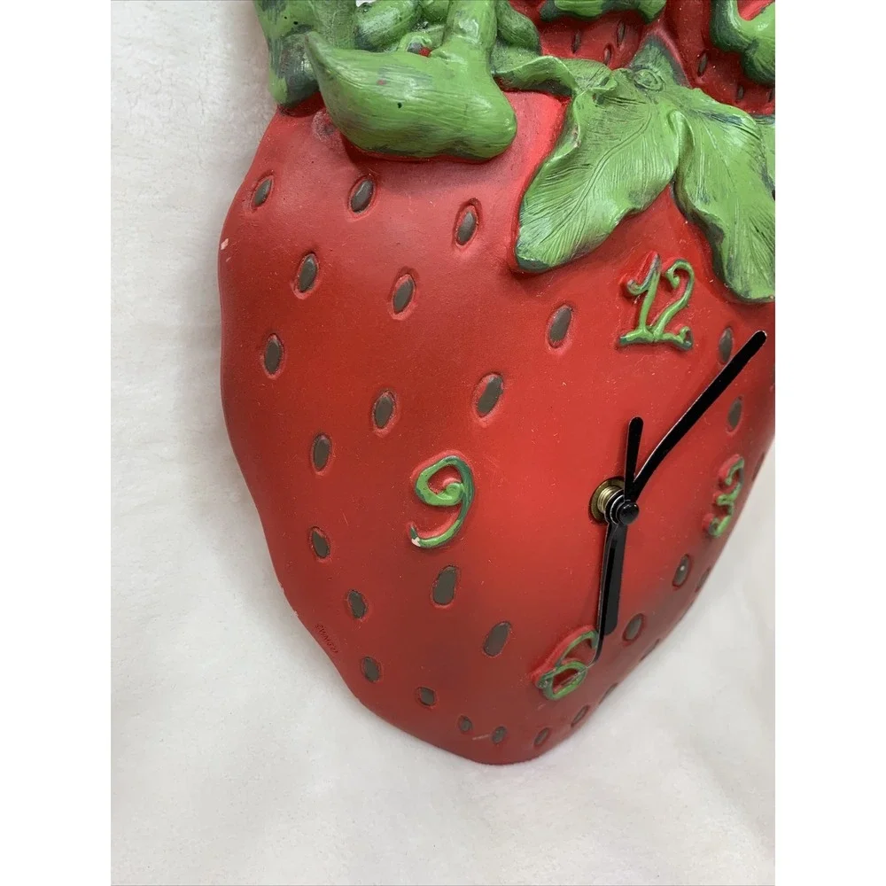 Vintage‎ Anthromorphic Laughing Face Strawberry Red Retro Kitchen Clock Untested